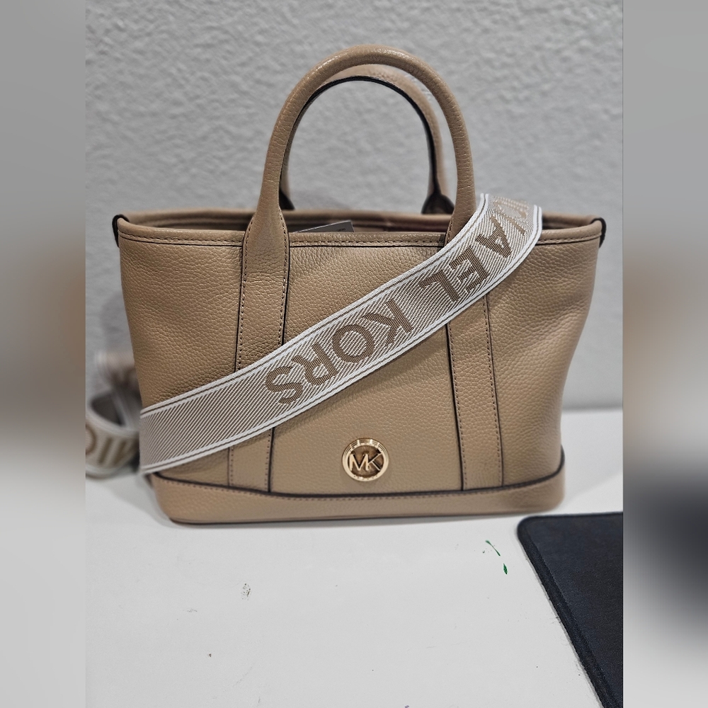 Michael Kors Lisa Satchel